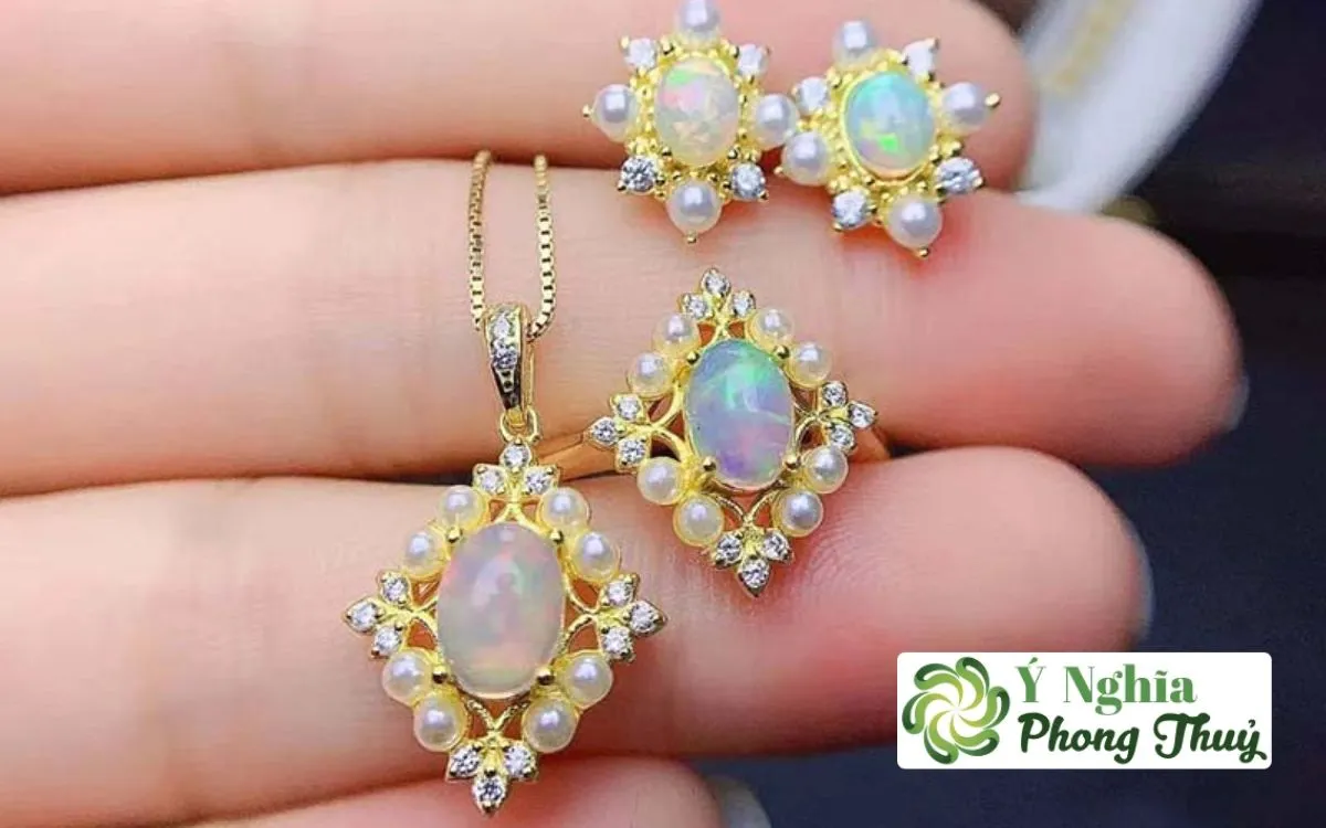 Đá Opal Hợp Mệnh Gì?